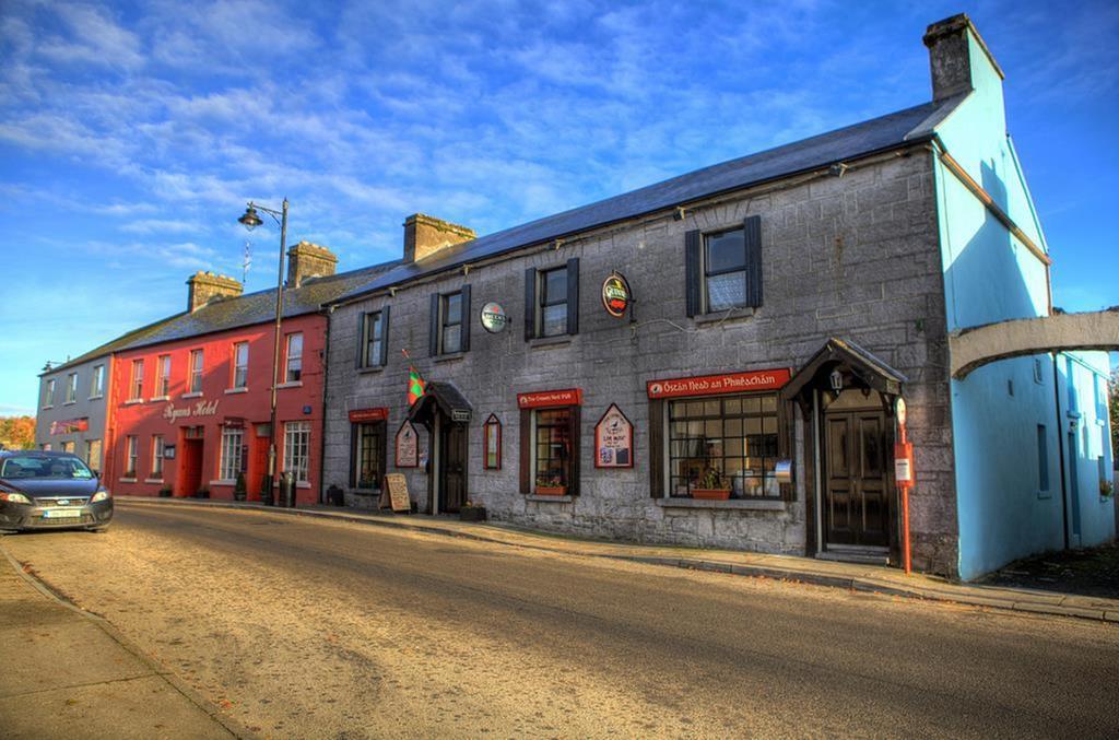 Ryan'S Hotel Cong Exterior photo