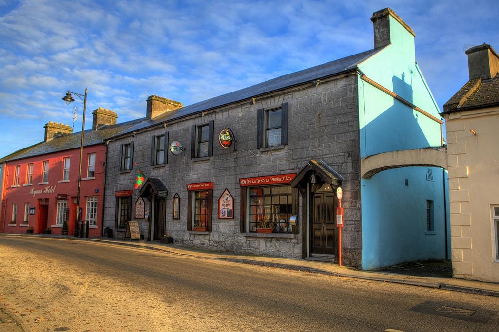 Ryan'S Hotel Cong Exterior photo